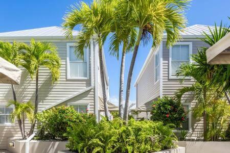 New Casa Caribe By Brightwild- Two-Story Condo Rooftop Pool Key West Extérieur photo
