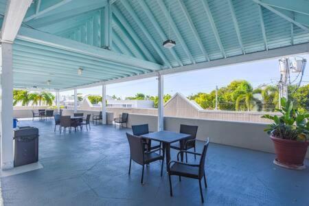 New Casa Caribe By Brightwild- Two-Story Condo Rooftop Pool Key West Extérieur photo